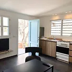 Railway House 1Br Apt With Front Yard, 24 Hours Power