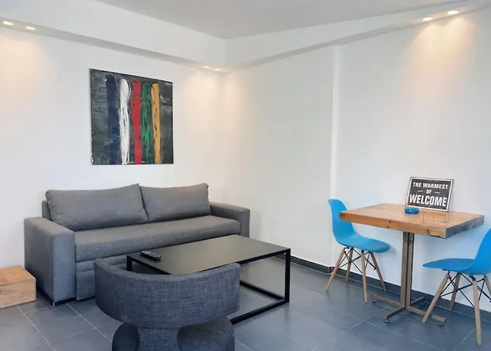 Railway House 1Br Apt With Front Yard, 24 Hours Power